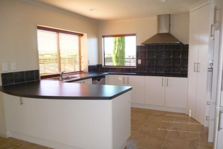 Photo of property in 2 Caulfield Place, Taradale, Napier, 4112