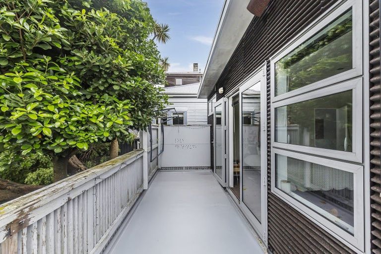 Photo of property in 70 Lavaud Street, Berhampore, Wellington, 6023