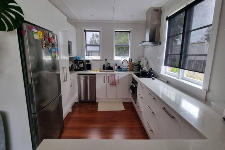 Photo of property in 2/11 Fruitvale Road, New Lynn, Auckland, 0600