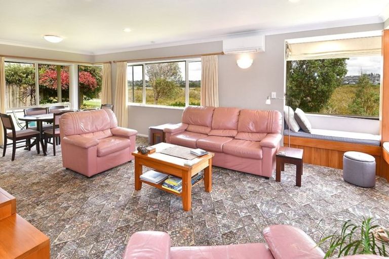 Photo of property in 168 Lakeside Drive, Orewa, 0931