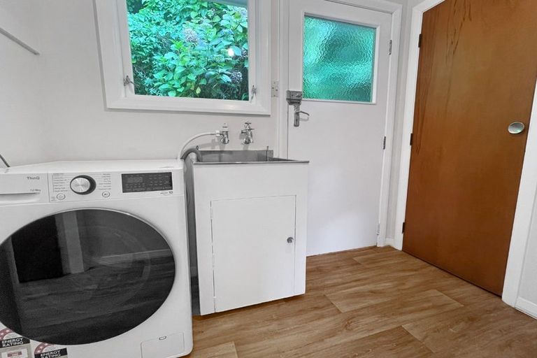 Photo of property in 32 Ngaio Road, Kelburn, Wellington, 6012