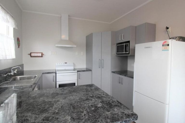 Photo of property in 17 Grange Street, Winton, 9720
