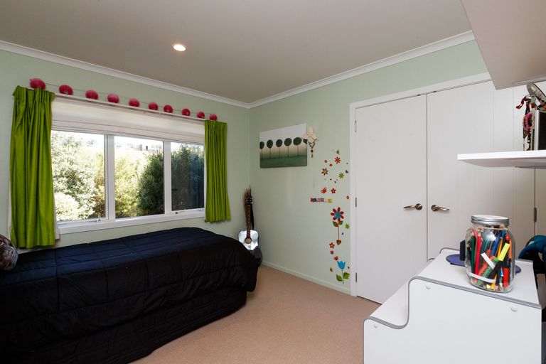 Photo of property in 35 Oram Drive, Turitea, Palmerston North, 4472