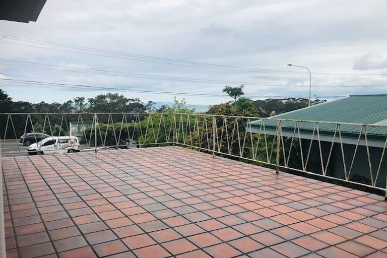 Photo of property in 314 East Coast Road, Forrest Hill, Auckland, 0620