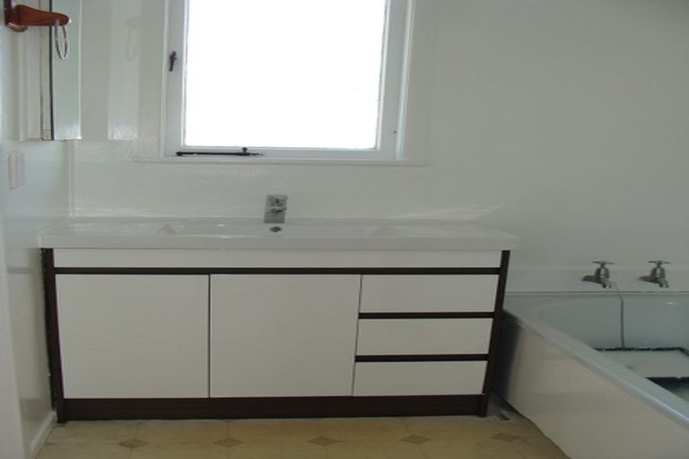 Photo of property in 43 Walworth Avenue, Pakuranga Heights, Auckland, 2010