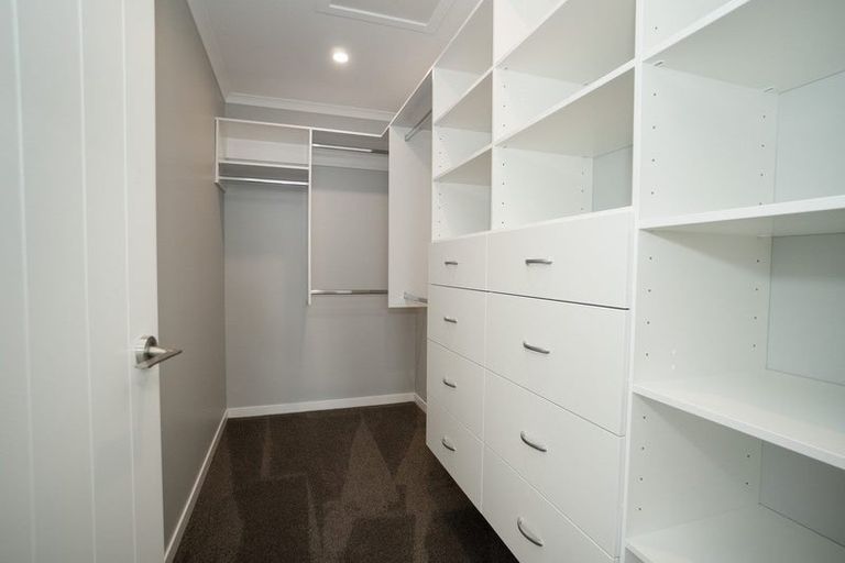 Photo of property in 44 Atlantic Drive, Fitzherbert, Palmerston North, 4410