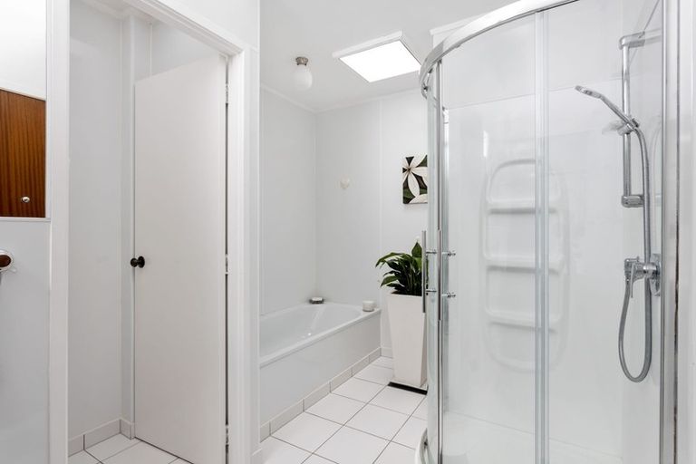 Photo of property in 2/38 Walter Street, Hauraki, Auckland, 0622