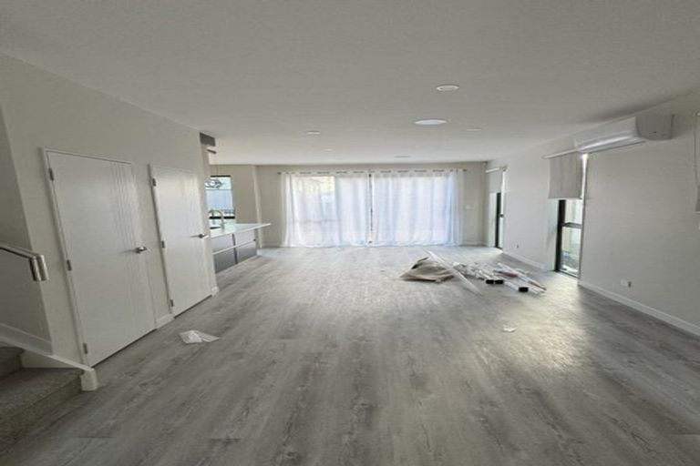 Photo of property in 26 Pohewa Road, Silverdale, 0932