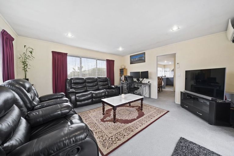Photo of property in 84 Baylands Drive, Newlands, Wellington, 6037