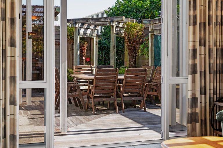 Photo of property in 16 Thistlewood Avenue, Hamilton East, Hamilton, 3216