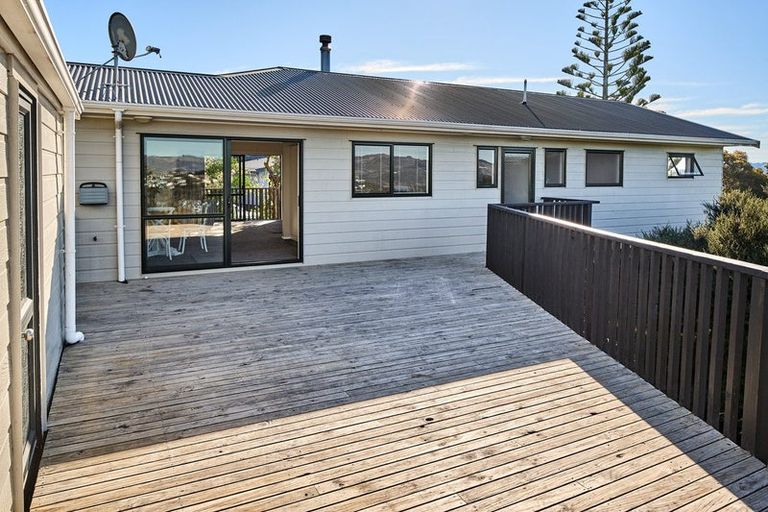Photo of property in 3 Makora Grove, Paremata, Porirua, 5024