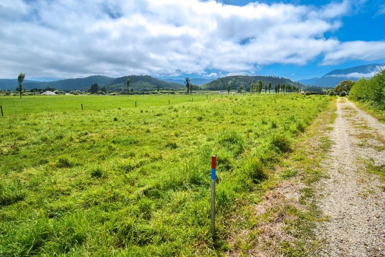 Photo of property in 11 Oparara Road, Karamea, 7893