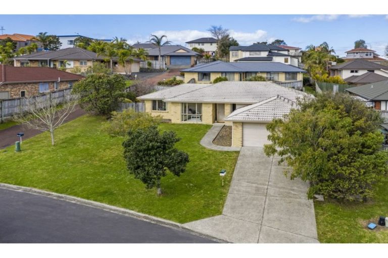 Photo of property in 37 Nimstedt Avenue, Oteha, Auckland, 0632