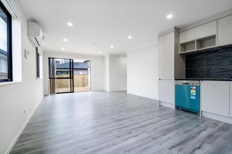 Photo of property in 10 Koroheke Road, Takanini, 2110