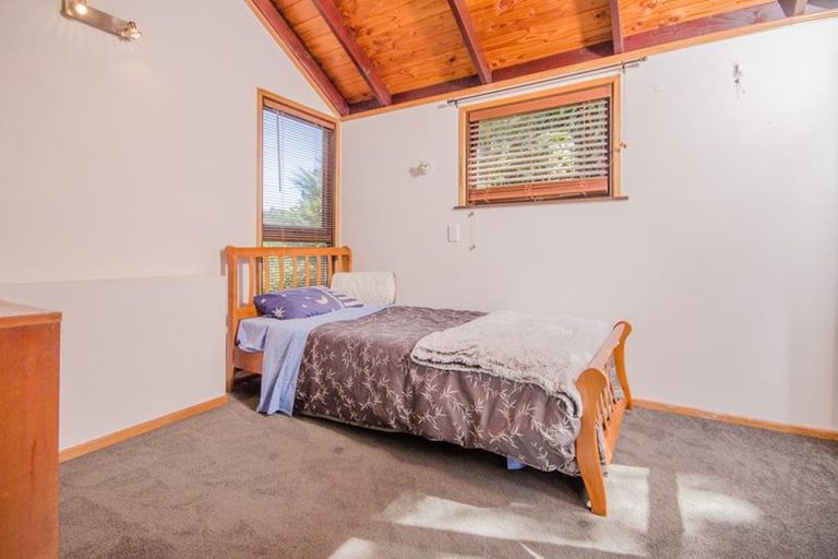 Photo of property in 907 West Coast Road, Waiatarua, Auckland, 0604