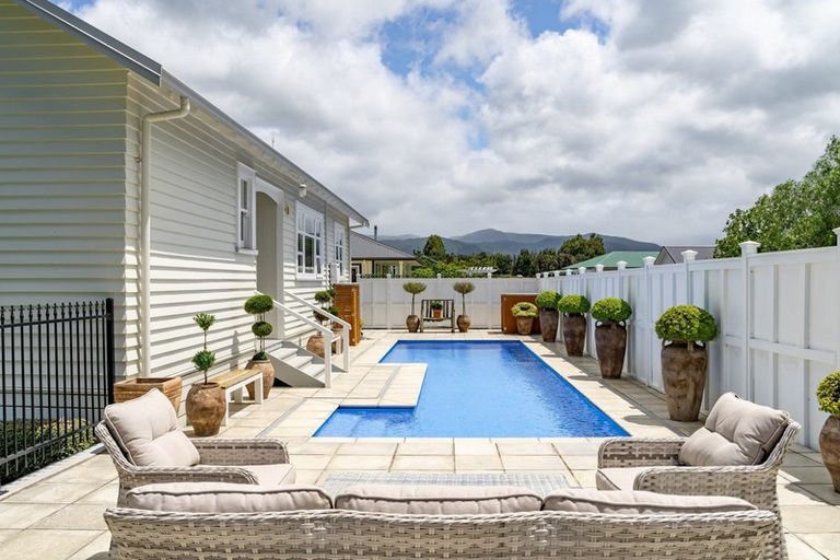 Photo of property in 14 Cotter Street, Greytown, 5712