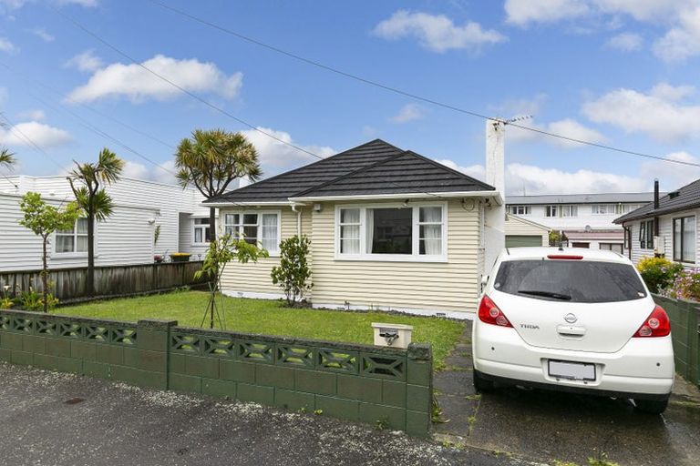 Photo of property in 5 East Street, Petone, Lower Hutt, 5012