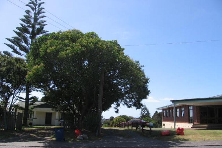 Photo of property in 33 Birkdale Road, Birkdale, Auckland, 0626