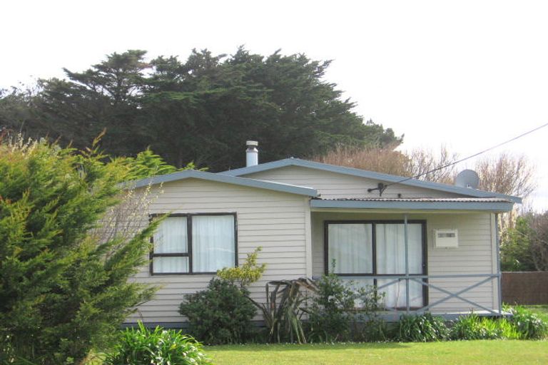 Photo of property in 7 Dewe Terrace, Foxton Beach, Foxton, 4815