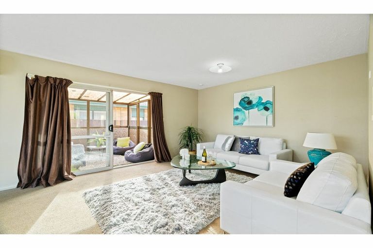 Photo of property in 12 Karnak Crescent, Russley, Christchurch, 8042