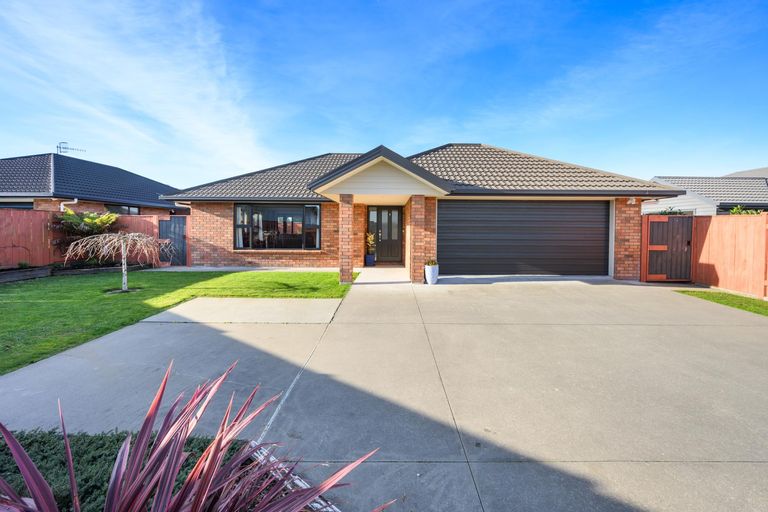 Photo of property in 13 Lorenzo Place, Kelvin Grove, Palmerston North, 4414