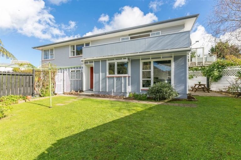 Photo of property in 18 Glen Alton Avenue, Paparangi, Wellington, 6037