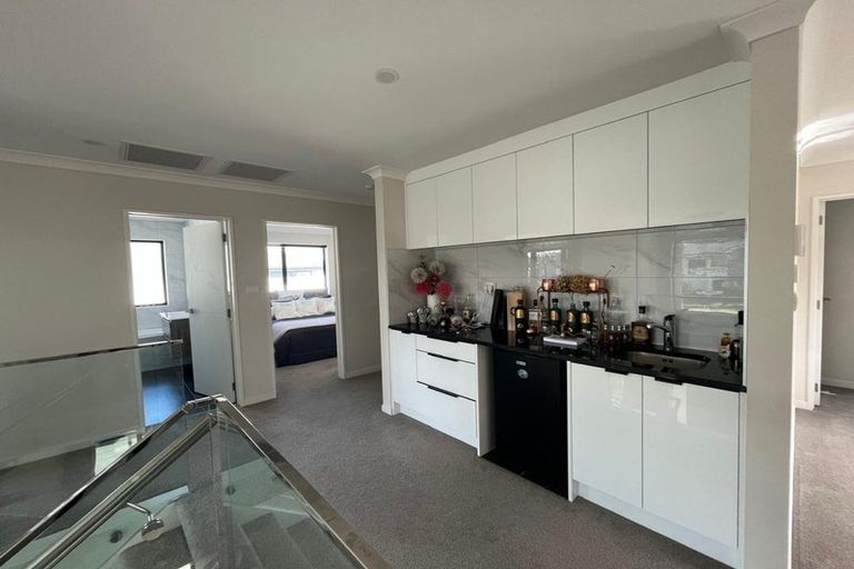 Photo of property in 64 Mettam Drive, Swanson, Auckland, 0614