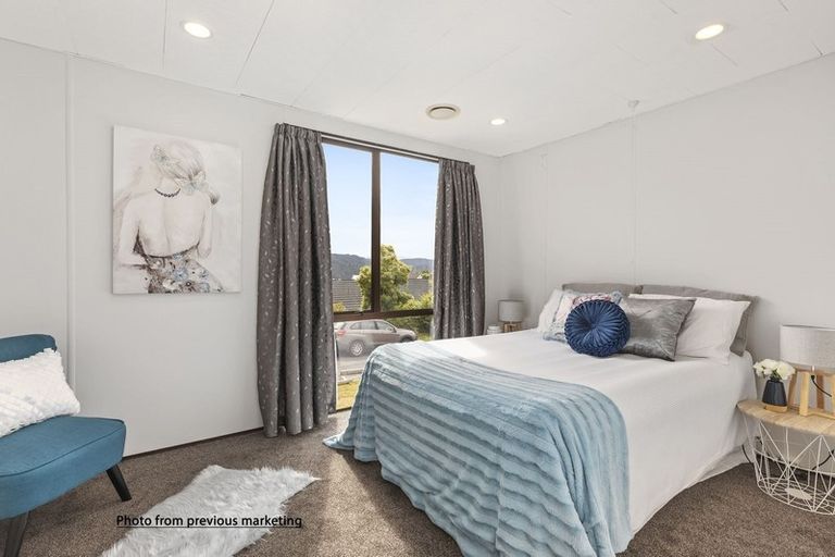 Photo of property in 2 Mcmanaway Grove, Stokes Valley, Lower Hutt, 5019