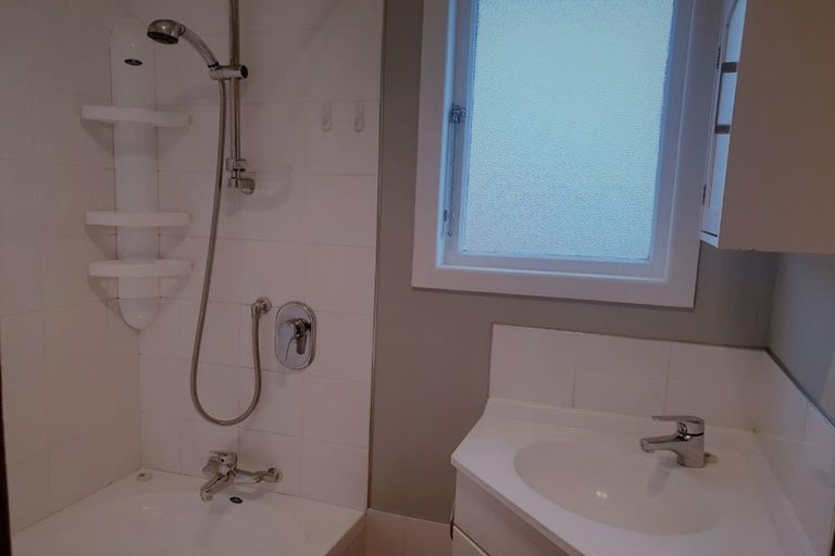 Photo of property in 8 Truby King Street, Merrilands, New Plymouth, 4312