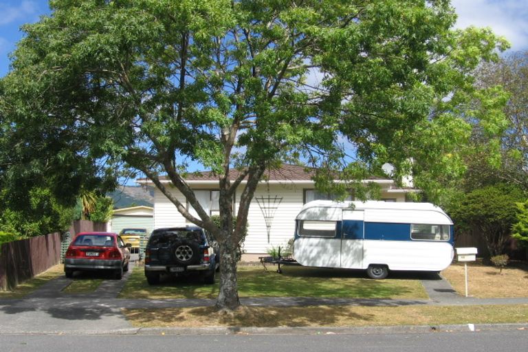 Photo of property in 40 Larchmont Grove, Totara Park, Upper Hutt, 5018