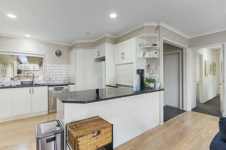 Photo of property in 24 Corta Bella Place, Golflands, Auckland, 2013