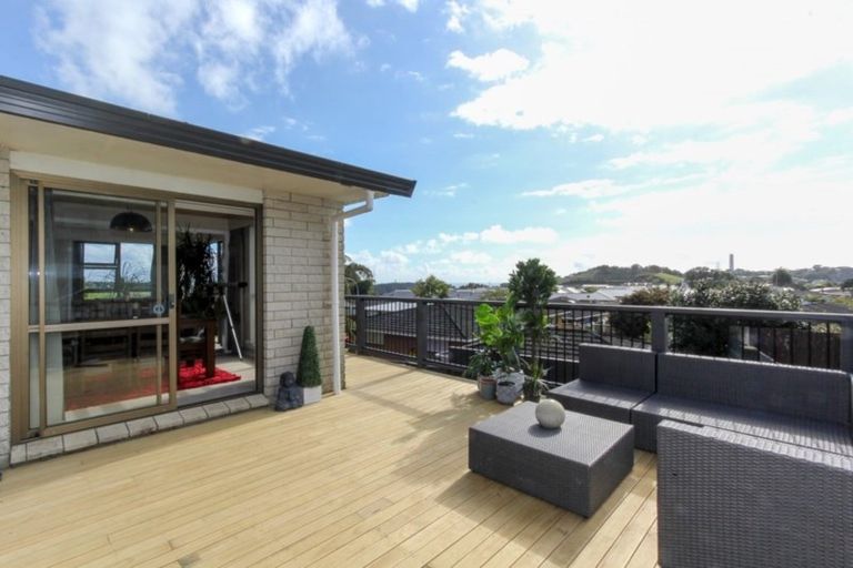 Photo of property in 14 Bronte Place, Whalers Gate, New Plymouth, 4310