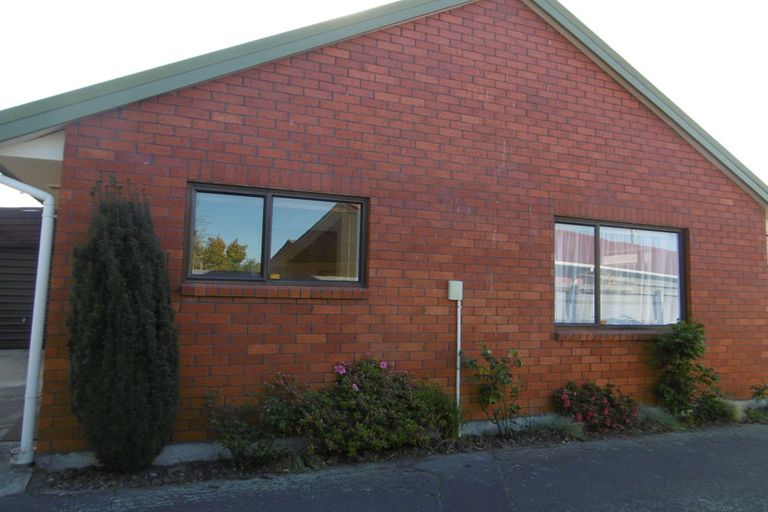 Photo of property in 1/9b Prestons Road, Redwood, Christchurch, 8051