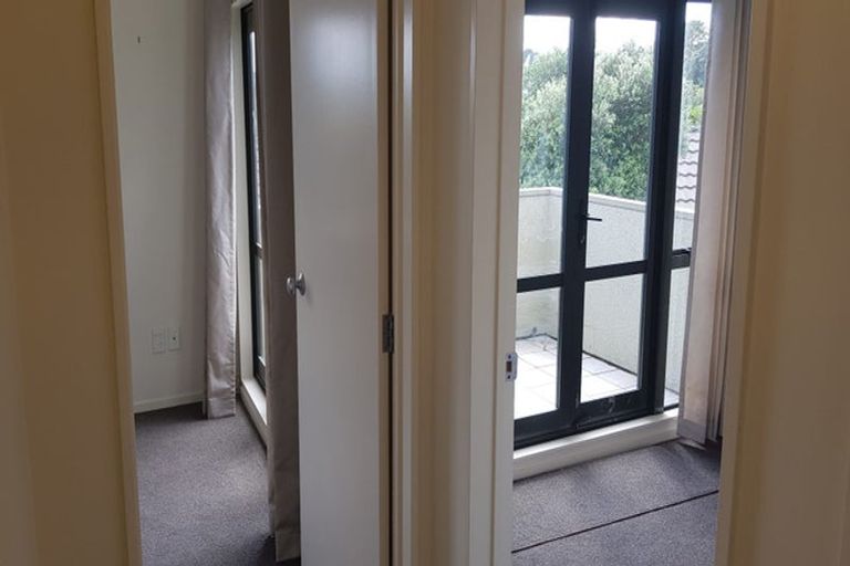 Photo of property in 8/3 Orwell Road, Greenhithe, Auckland, 0632