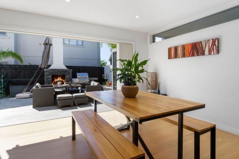 Photo of property in 31a Beechwood Road, Rothesay Bay, Auckland, 0630