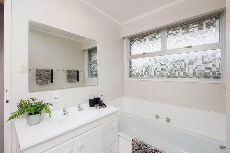 Photo of property in 4 Cramer Place, Awapuni, Palmerston North, 4412