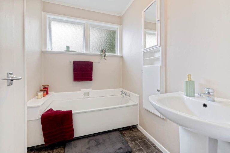 Photo of property in 14a Earlsworth Road, Mangere East, Auckland, 2024