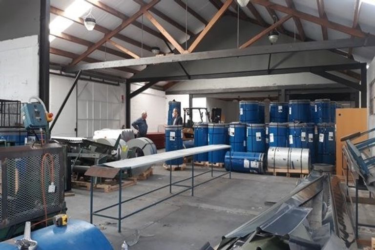 Photo of property in 144 Queens Drive, Lyall Bay, Wellington, 6022