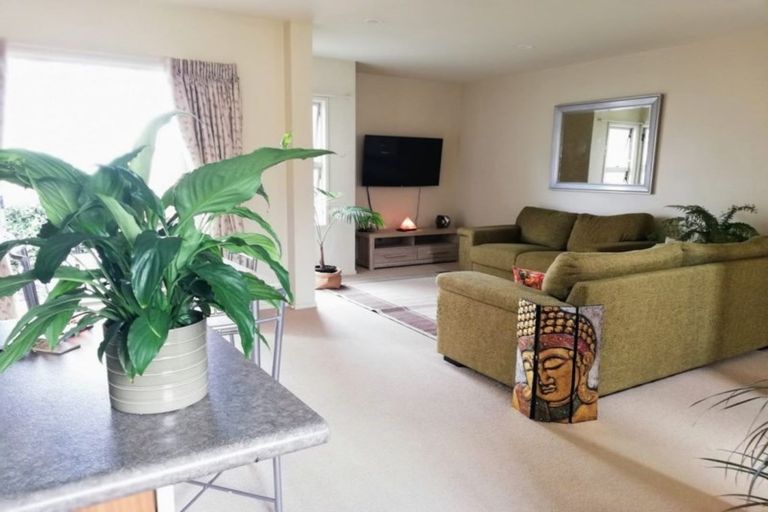 Photo of property in 21 Mt Lebanon Lane, Henderson, Auckland, 0612