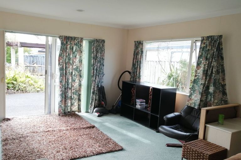 Photo of property in 14 Mellefont Close, East Tamaki Heights, Auckland, 2016