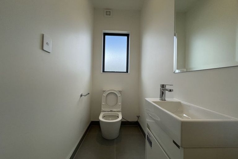 Photo of property in 1/11 Oteha Valley Road, Northcross, Auckland, 0632