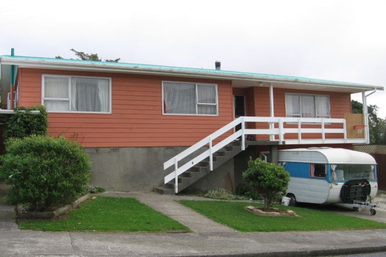 Photo of property in 6 Bloomsbury Grove, Newlands, Wellington, 6037