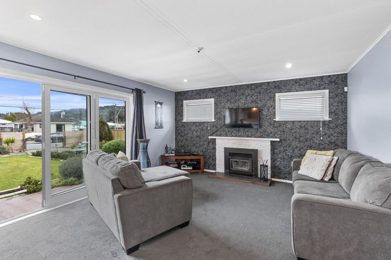 Photo of property in 3 Wright Street, Wainuiomata, Lower Hutt, 5014