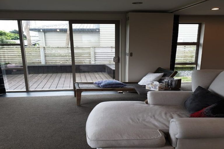 Photo of property in 24 Cresswell Place, Johnsonville, Wellington, 6037