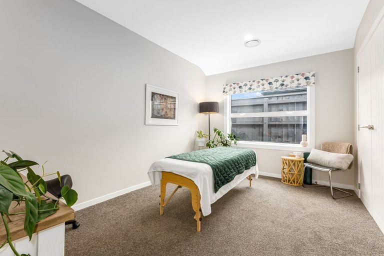 Photo of property in 22 Topsail Way, Whitby, Porirua, 5024