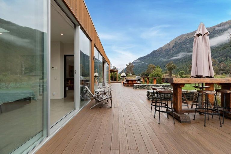 Photo of property in 46 Tui Drive, Mount Creighton, Queenstown, 9371