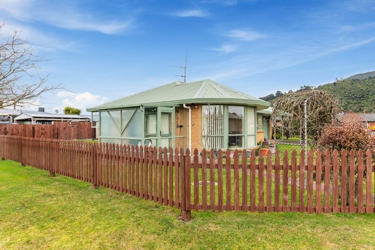 Photo of property in 2 Ashmore Place, Fairy Springs, Rotorua, 3015