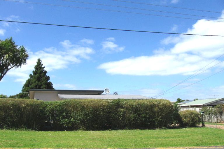 Photo of property in 2 Alison Road, Surfdale, Waiheke Island, 1081