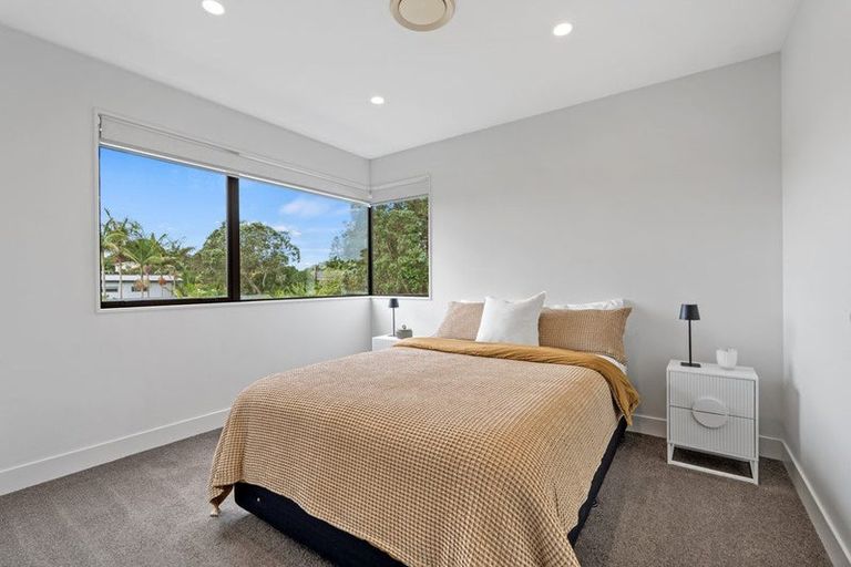 Photo of property in 52 Walton Street, Red Beach, 0932