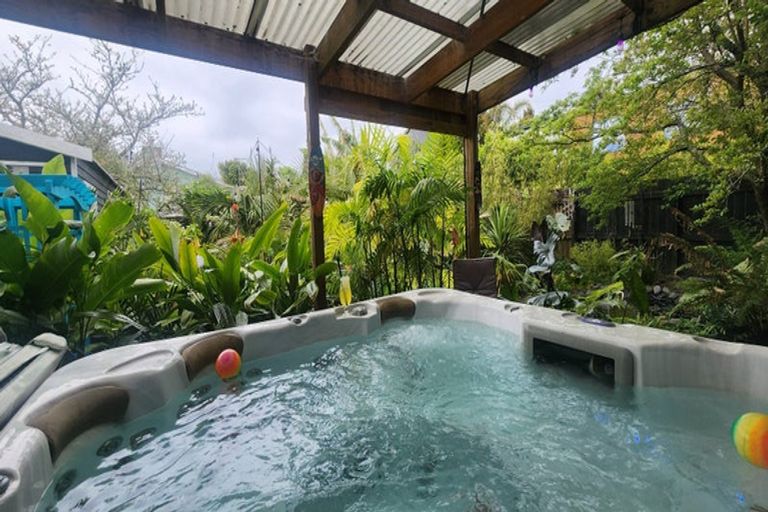 Photo of property in 175 Beach Haven Road, Beach Haven, Auckland, 0626